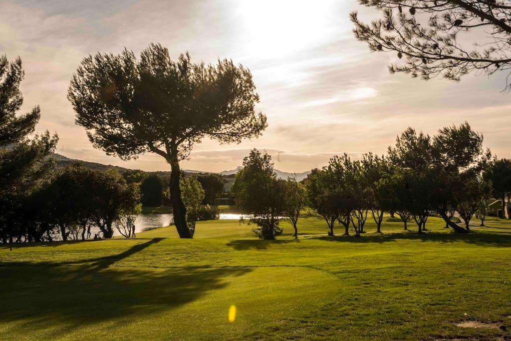 Magnifique Vue Lac Au Golf De Pont-Royal مالمور المظهر الخارجي الصورة