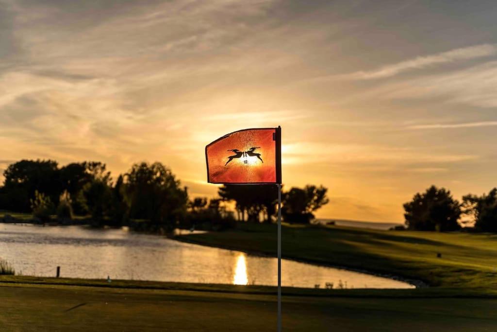 Magnifique Vue Lac Au Golf De Pont-Royal مالمور المظهر الخارجي الصورة